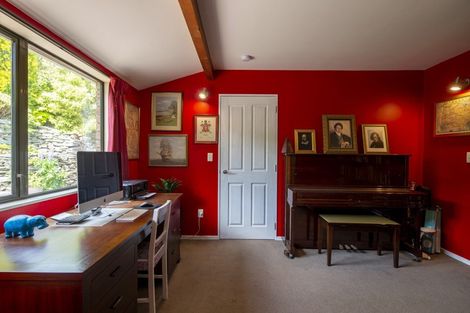 Photo of property in 78 Cedar Drive, Kelvin Heights, Queenstown, 9300