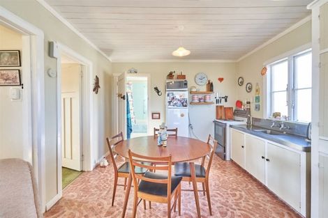 Photo of property in 2 Dawick Street, Foxton Beach, Foxton, 4815