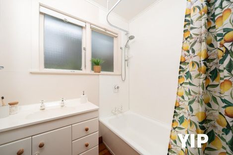 Photo of property in 139 Ruskin Road, Newlands, Wellington, 6037