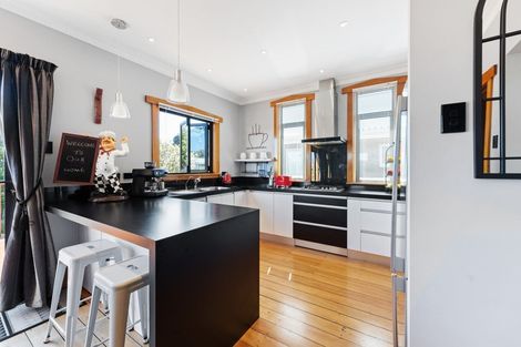 Photo of property in 65 Lemon Street, New Plymouth, 4310