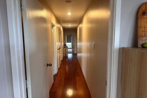 Photo of property in 9 Gwenand Place, Botany Downs, Auckland, 2010