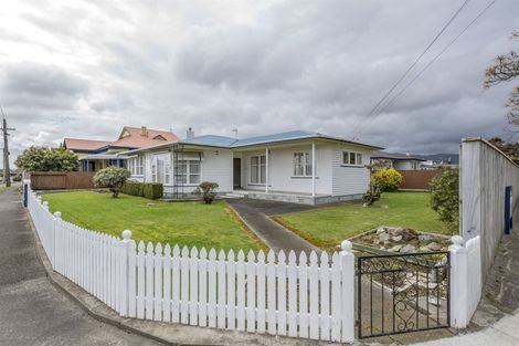 Photo of property in 591 Queen Street East, Levin, 5510