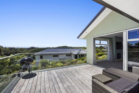 Photo of property in 3 Kapurau Lane, Merrilands, New Plymouth, 4312