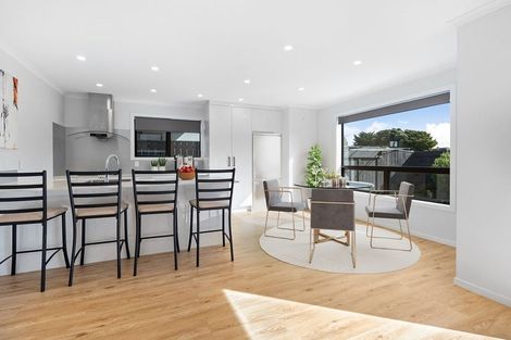 Photo of property in 124a Cambridge Terrace, Fairfield, Lower Hutt, 5011