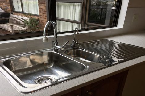 Photo of property in 39 Loloma Drive, Half Moon Bay, Auckland, 2012