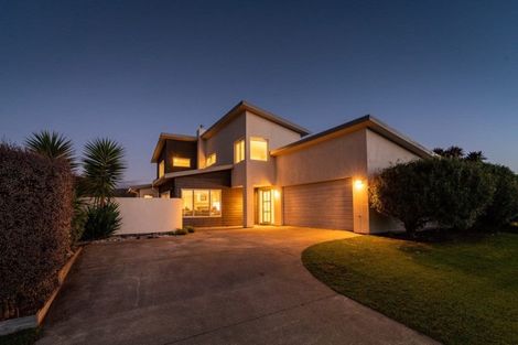 Photo of property in 19 San Priamo Place, Paraparaumu Beach, Paraparaumu, 5032