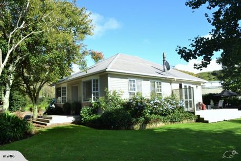 Photo of property in 1066 Egmont Road, Egmont Village, New Plymouth, 4372