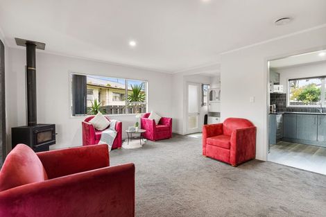 Photo of property in 6 Stoll Place, Clendon Park, Auckland, 2103