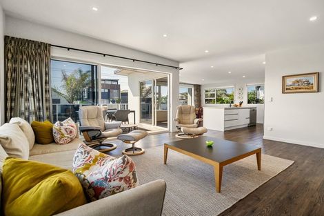 Photo of property in 60 Karewa Parade, Papamoa Beach, Papamoa, 3118