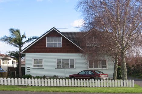 Photo of property in 14 Peachgrove Road, Te Atatu Peninsula, Auckland, 0610