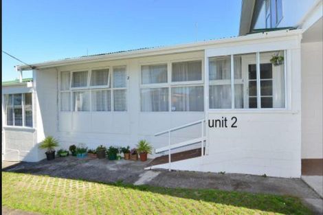 Photo of property in 81 Pupuke Road, Northcote, Auckland, 0627
