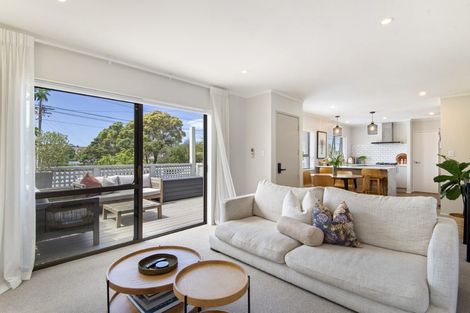 Photo of property in 2/26 Corunna Road, Milford, Auckland, 0620