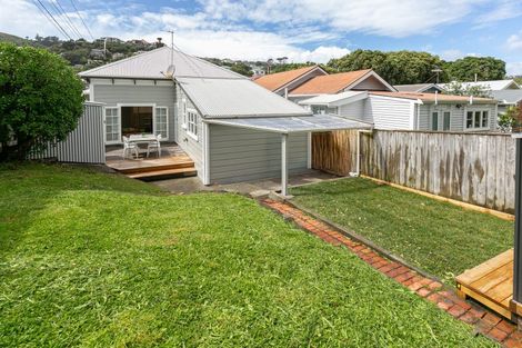 Photo of property in 68 The Parade, Island Bay, Wellington, 6023