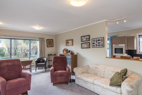 Photo of property in 320 Te Moana Road, Waikanae, 5036