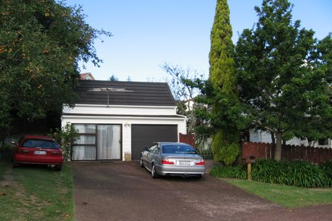 Photo of property in 15 Puawai Place, Northcote, Auckland, 0627