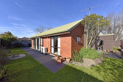 Photo of property in 3/9b Prestons Road, Redwood, Christchurch, 8051