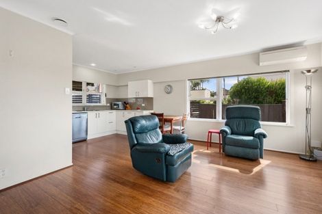 Photo of property in 1/163 Shakespeare Road, Milford, Auckland, 0620