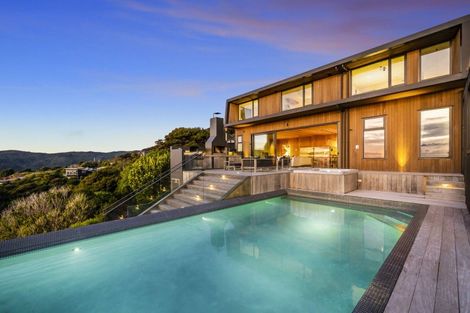 Photo of property in 81 Piha Road, Piha, New Lynn, 0772