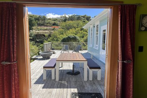 Photo of property in 18 Singers Road, Korokoro, Lower Hutt, 5012