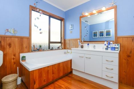 Photo of property in 5 Bowling Road, Greenmeadows, Napier, 4112