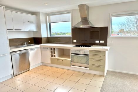 Photo of property in Bella Vista, 2d/84 Gunner Drive, Te Atatu Peninsula, Auckland, 0610