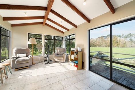 Photo of property in 182 Boord Crescent, Kumeu, 0891