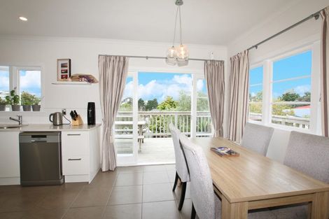 Photo of property in 77 West Harbour Drive, West Harbour, Auckland, 0618