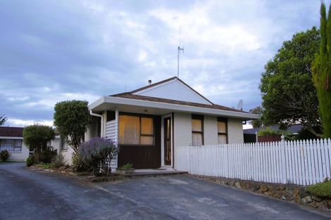 Photo of property in 32 Cecil Place, Cloverlea, Palmerston North, 4412