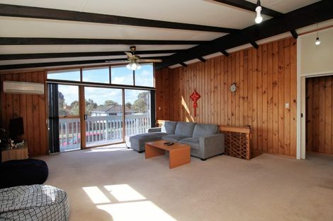 Photo of property in 28 Gibbons Road, Weymouth, Auckland, 2103