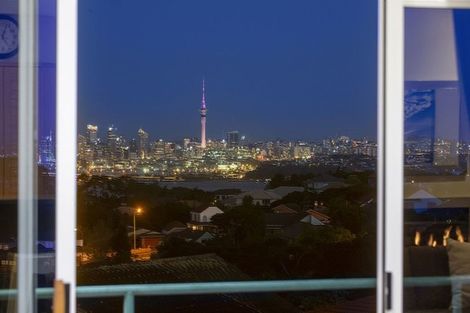 Photo of property in 10 Bragato Place, Chatswood, Auckland, 0626