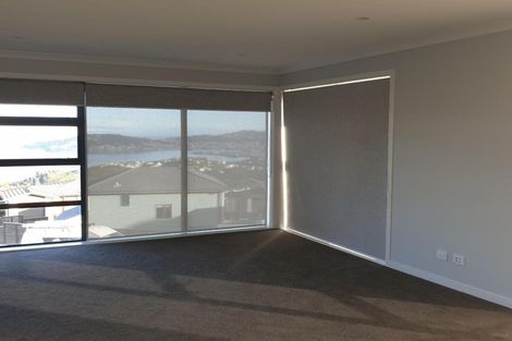 Photo of property in 9a Grumman Lane, Newlands, Wellington, 6037