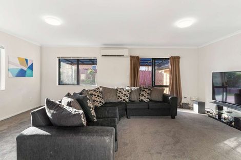 Photo of property in 7 Reremanu Place, Weymouth, Auckland, 2103
