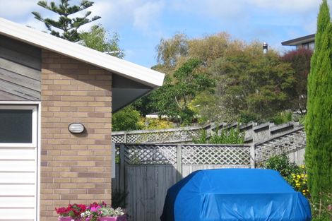 Photo of property in 8b Woodfern Crescent, Titirangi, Auckland, 0604