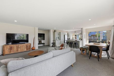 Photo of property in 32 Highfields Terrace, Henderson, Auckland, 0612