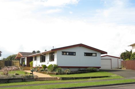 Photo of property in 11 Winstone Place, Highlands Park, New Plymouth, 4312