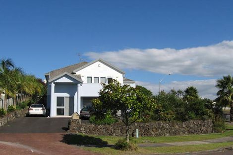 Photo of property in 1 Mandeville Place, Unsworth Heights, Auckland, 0632