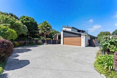 Photo of property in 5 Quadrant Heights, Paraparaumu, 5032