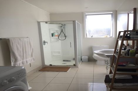 Photo of property in 1/2 Prebble Place, Mission Bay, Auckland, 1071