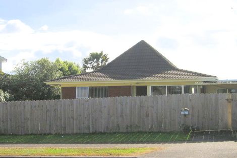 Photo of property in 2/1 Sikkim Crescent, Clover Park, Auckland, 2019