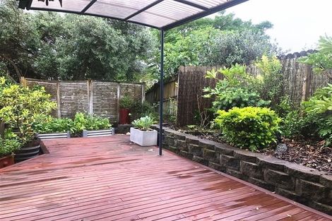 Photo of property in 17 Medallion Drive, Oteha, Auckland, 0632