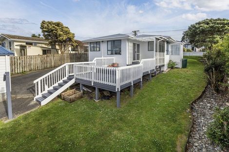 Photo of property in 43 Waiuta Street, Titahi Bay, Porirua, 5022