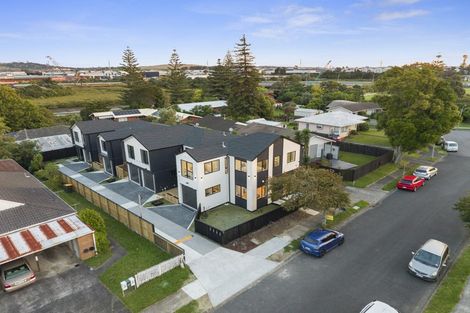 Photo of property in 23b Wanaka Place, Pakuranga Heights, Auckland, 2010