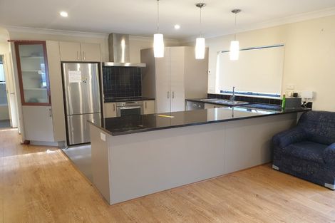 Photo of property in 28 Lomas Way, Albany, Auckland, 0632