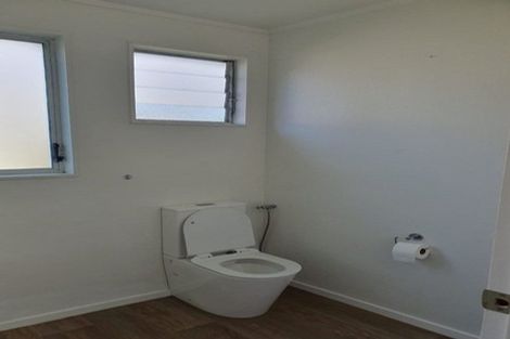 Photo of property in 2/5 Oates Road, Glen Eden, Auckland, 0602