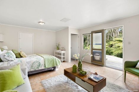 Photo of property in 62 Easton Park Parade, Glenfield, Auckland, 0629