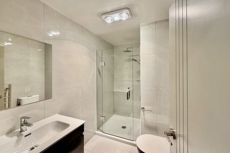 Photo of property in 9a Darren Crescent, Half Moon Bay, Auckland, 2012