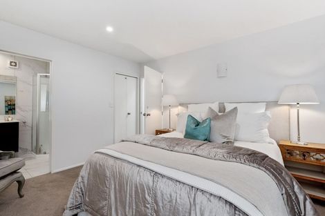 Photo of property in 2/68 Heathcote Road, Castor Bay, Auckland, 0620