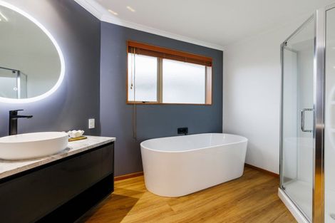 Photo of property in 18 Gibbston Close, Huntington, Hamilton, 3210