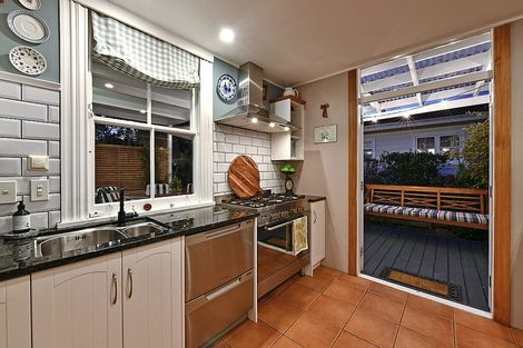 Photo of property in 2 Barton Road, Heretaunga, Upper Hutt, 5018