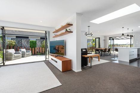 Photo of property in 24 Drabble Crescent, Papamoa Beach, Papamoa, 3118